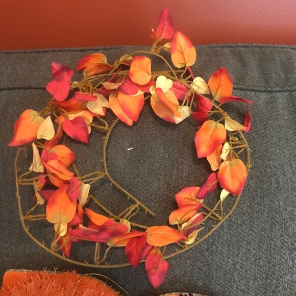 Halloween Decorations Lot Wreath Boo Sign Scary Photo Witch Bow Skulls & More - Picture 5 of 9